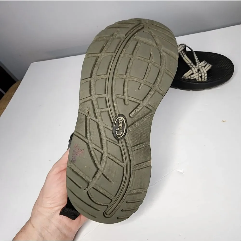 Chaco Women's Toe Loop Thong Sandals Size 7 Gray White Fabric Vibram Sole
